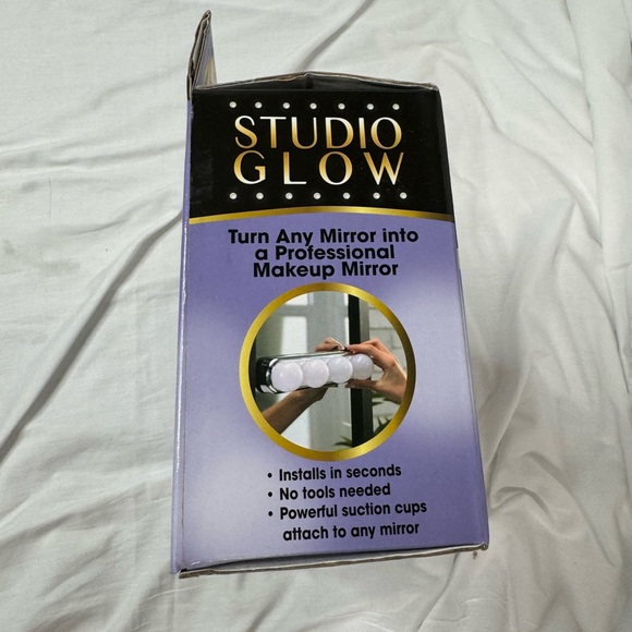 Studio Glow Make-Up Lighting - Picture 4 of 7